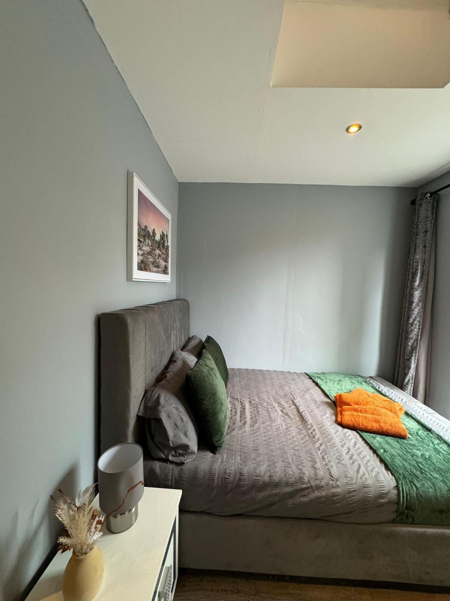 2 Bedroom Flat In Euston 2 Mins Away From Station, No Lift London Exterior foto